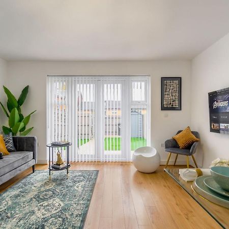 Stylish 4 Bed Family Home At Madejski, Reading University Exterior foto